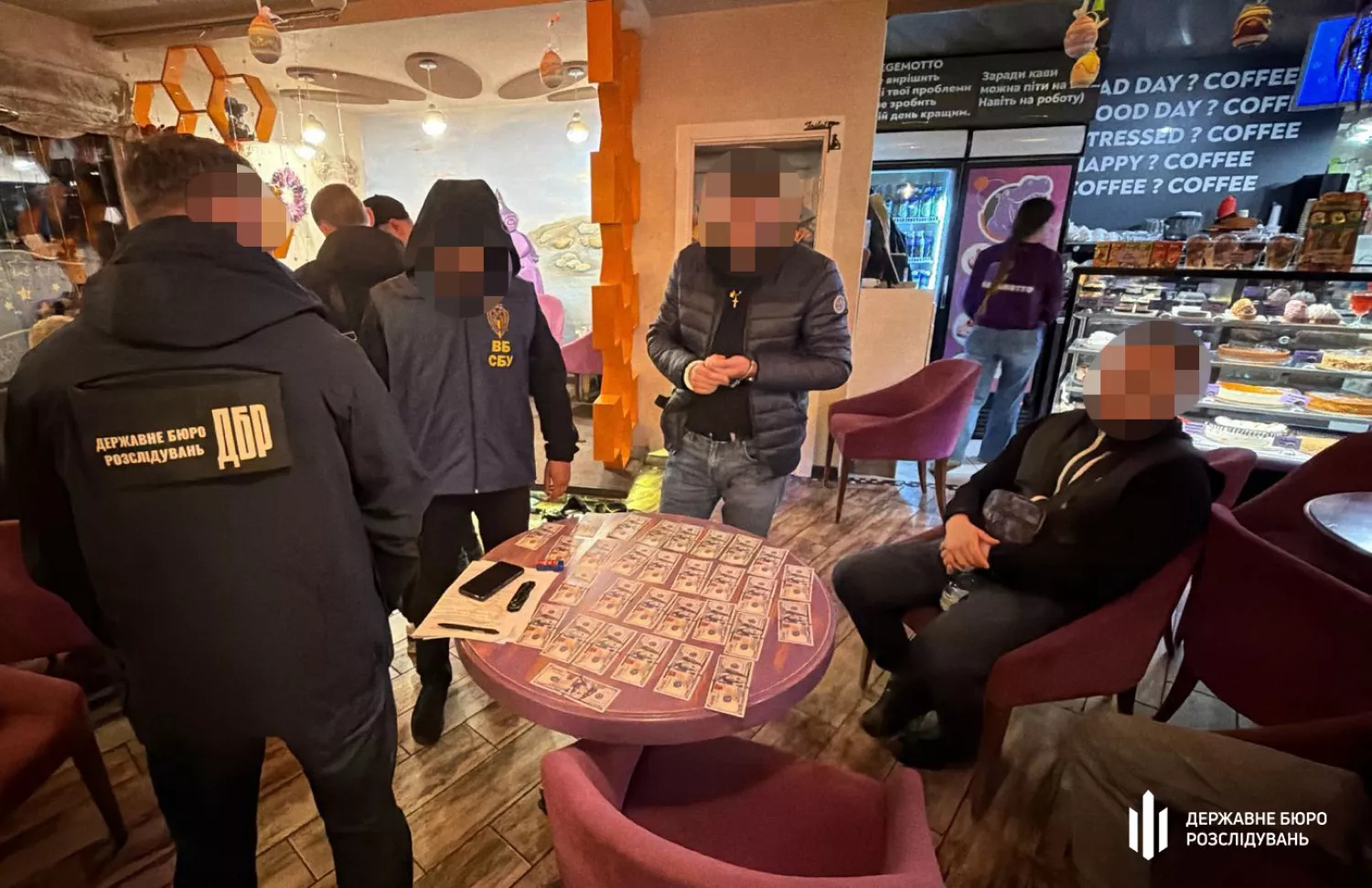 На Одещині викрили схему &laquo;працевлаштування&raquo; до військової служби. Фото: ДБР
