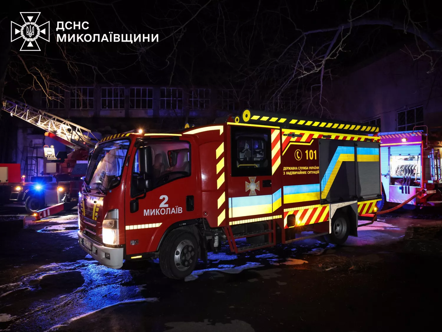 Рятувальники ліквідують пожежу. Ілюстративне фото: ДСНС