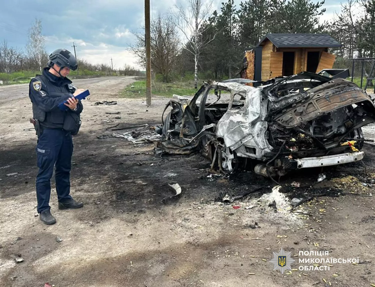 Знищений ударом дрона автомобіль. Фото: ГУНП Миколаївщини