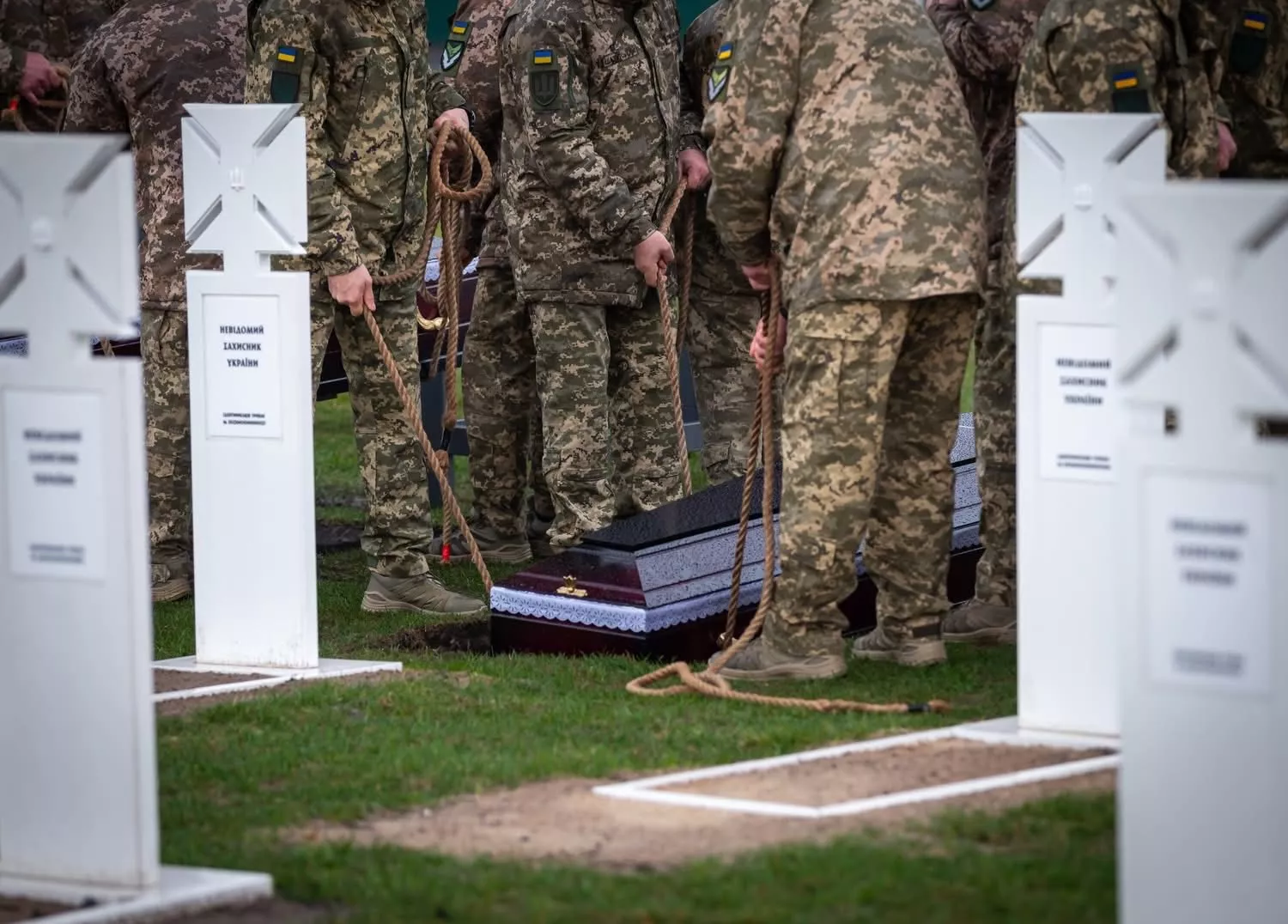 У Києві поховали п’ятьох неідентифікованих миколаївських військових. Фото з фейсбук-сторінки Миколаївської ОВА