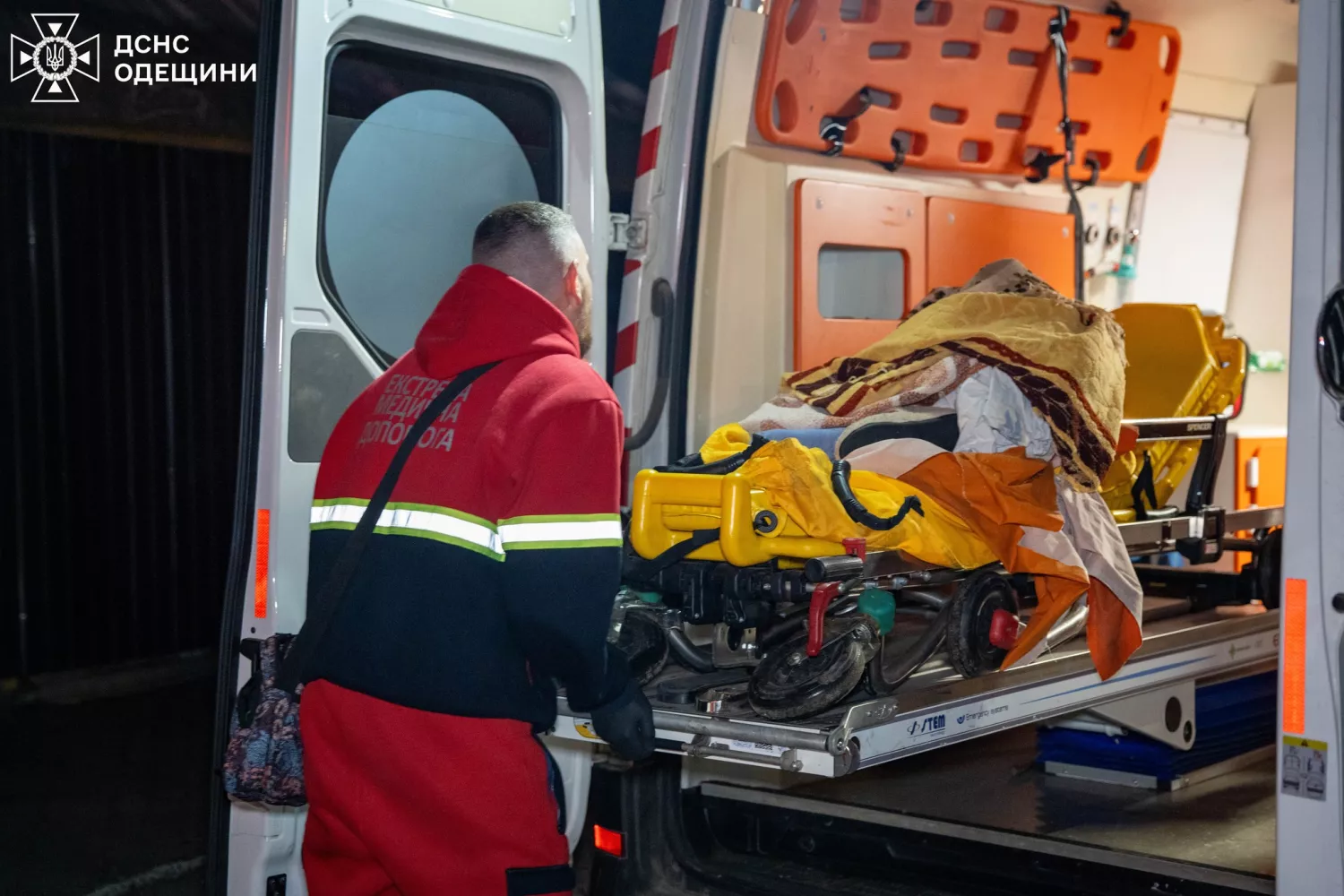 Наслідки обстрілу Одеси 5 квітня. Фото: ДСНС