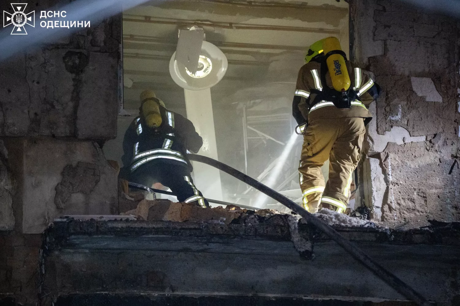 Наслідки обстрілу Одеси 5 квітня. Фото: ДСНС