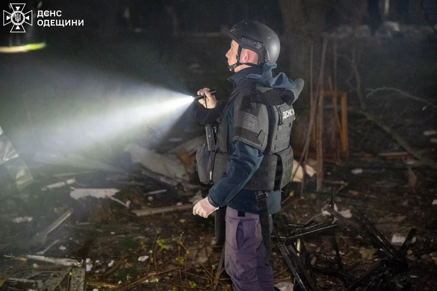 Наслідки обстрілу Одеси 5 квітня. Фото: ДСНС