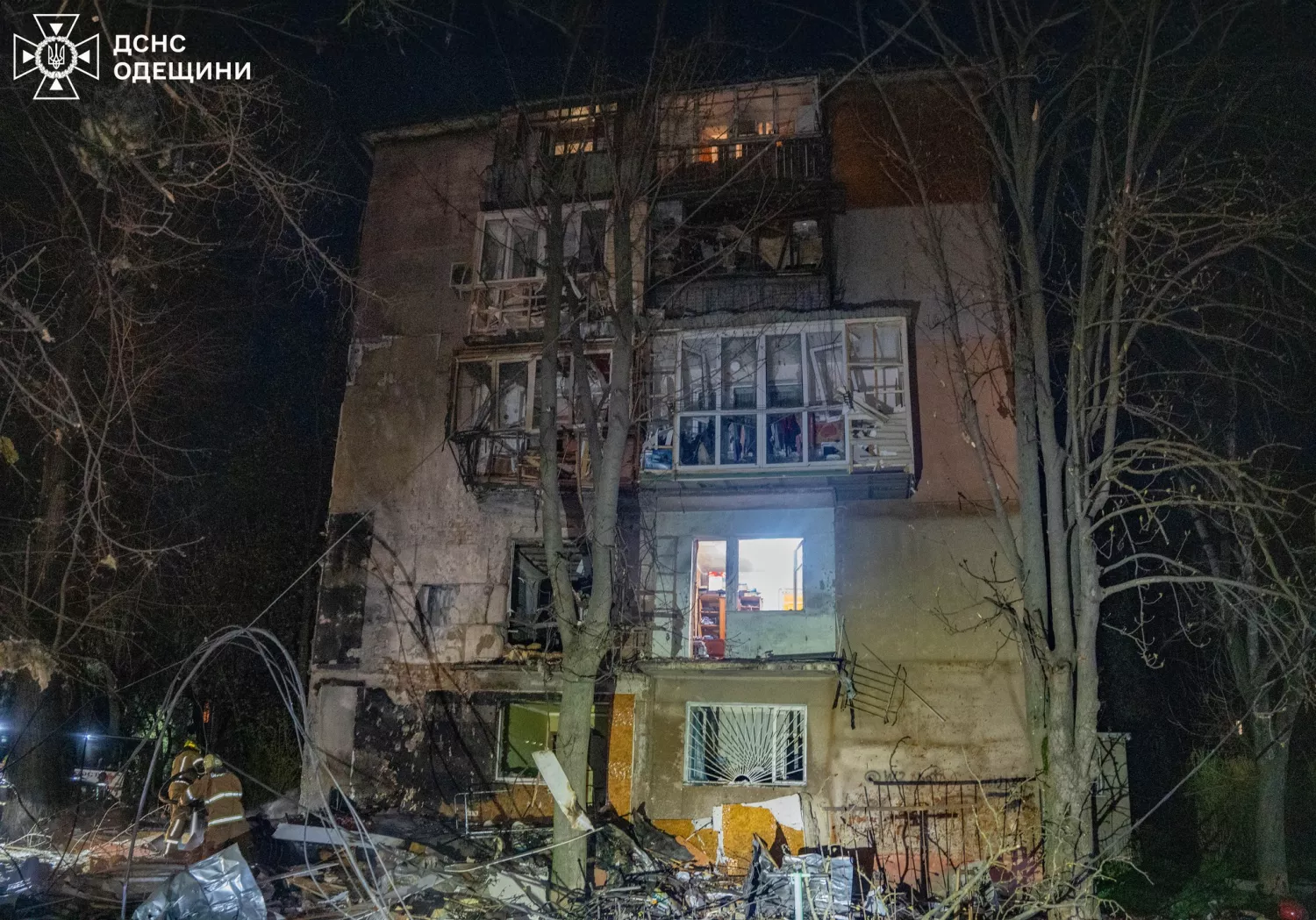 Наслідки обстрілу Одеси 5 квітня. Фото: ДСНС