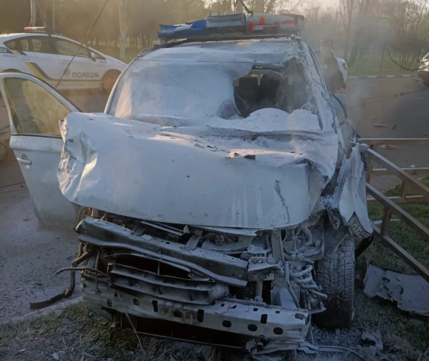 FPV-дрон 5 квітня атакував авто поліції в Херсоні. Фото: Нацполіція