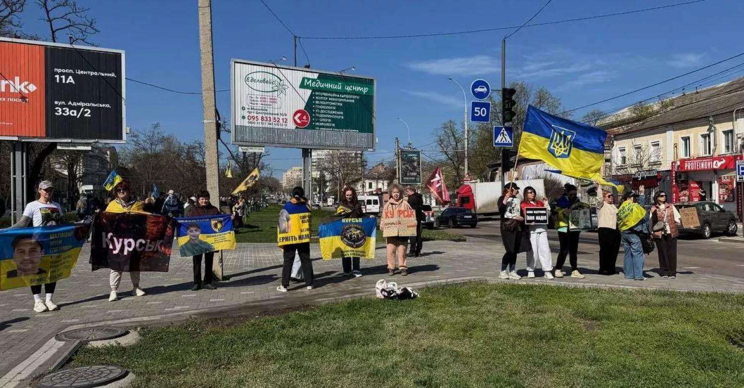 Миколаївці 5 квітня вийшли на акцію-нагадування про військовополонених. Фото: Олександр Сєнкевич