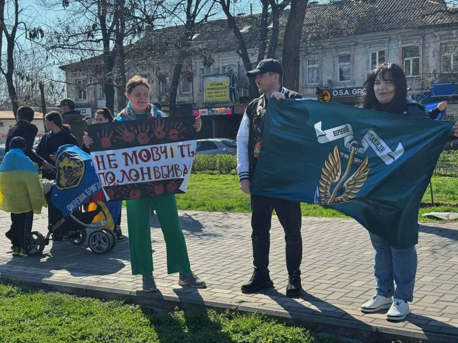 Миколаївці 5 квітня вийшли на акцію-нагадування про військовополонених. Фото: Олександр Сєнкевич