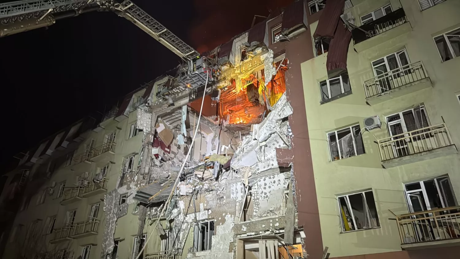 Наслідки обстрілу Одеси 6 квітня. Фото: ОВА