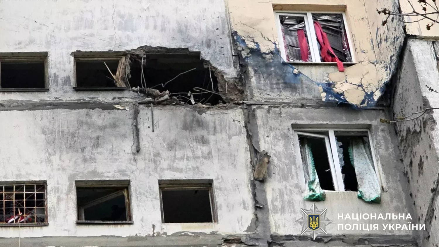 Наслідки обстрілу Херсонщини. Фото: Нацполіція