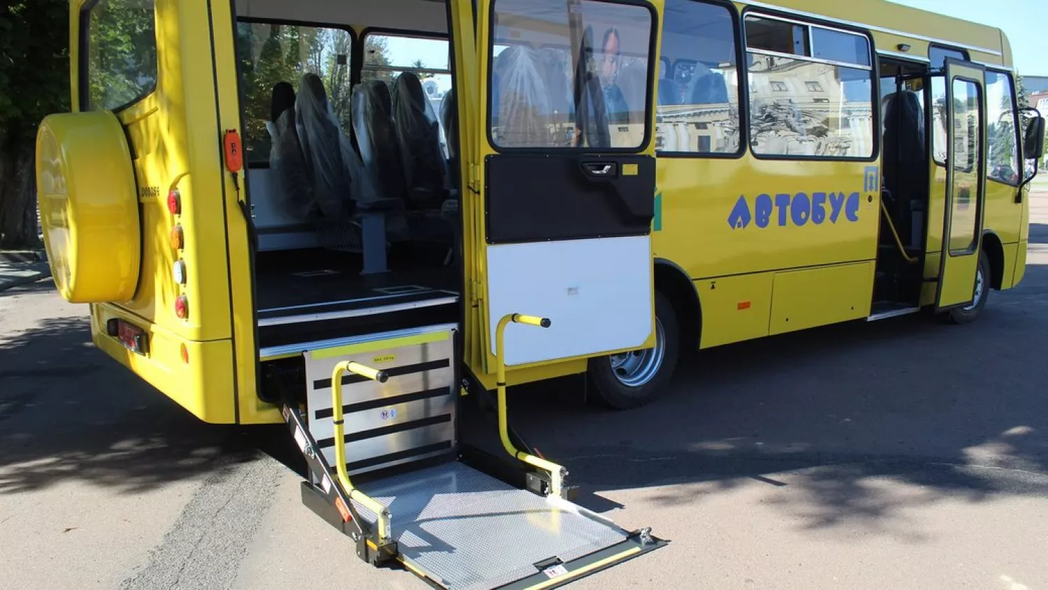 Шкільний автобус Ataman. Фото Хмельницької ОДА