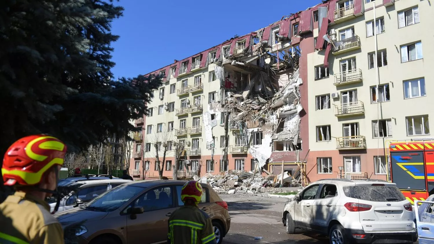 Пошкоджений внаслідок атаки РФ будинок в Одесі. 6 квітня 2026 року. Фото: Суспільне Одеса/Борис Бухман