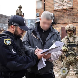 Поліція затримала підозрюваних в наркобізнесі. Фото: Нацполіція