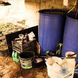 Поліція затримала підозрюваних в наркобізнесі. Фото: Нацполіція