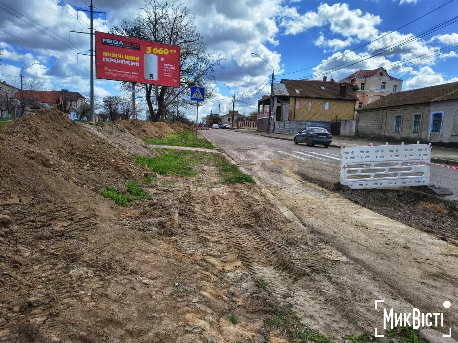 У деяких місцях по Пограничній комунальники продовжують ремонт. Фото: НикВести