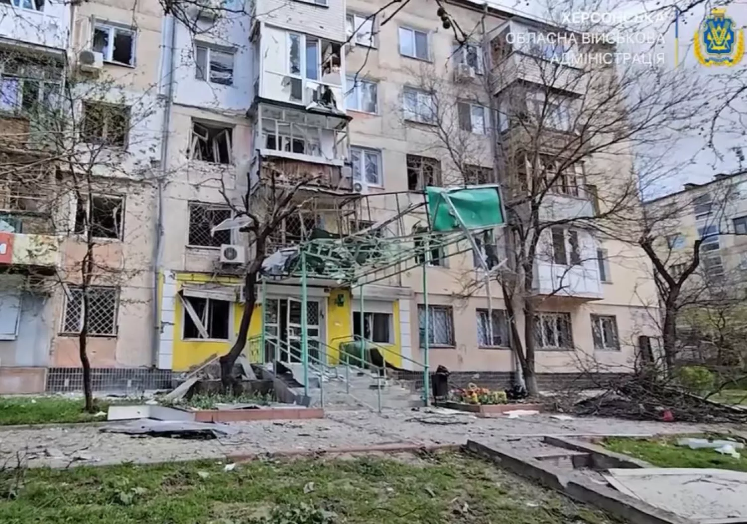 Наслідки обстрілу Корабельного району Херсона. Скрин з відео ОВА