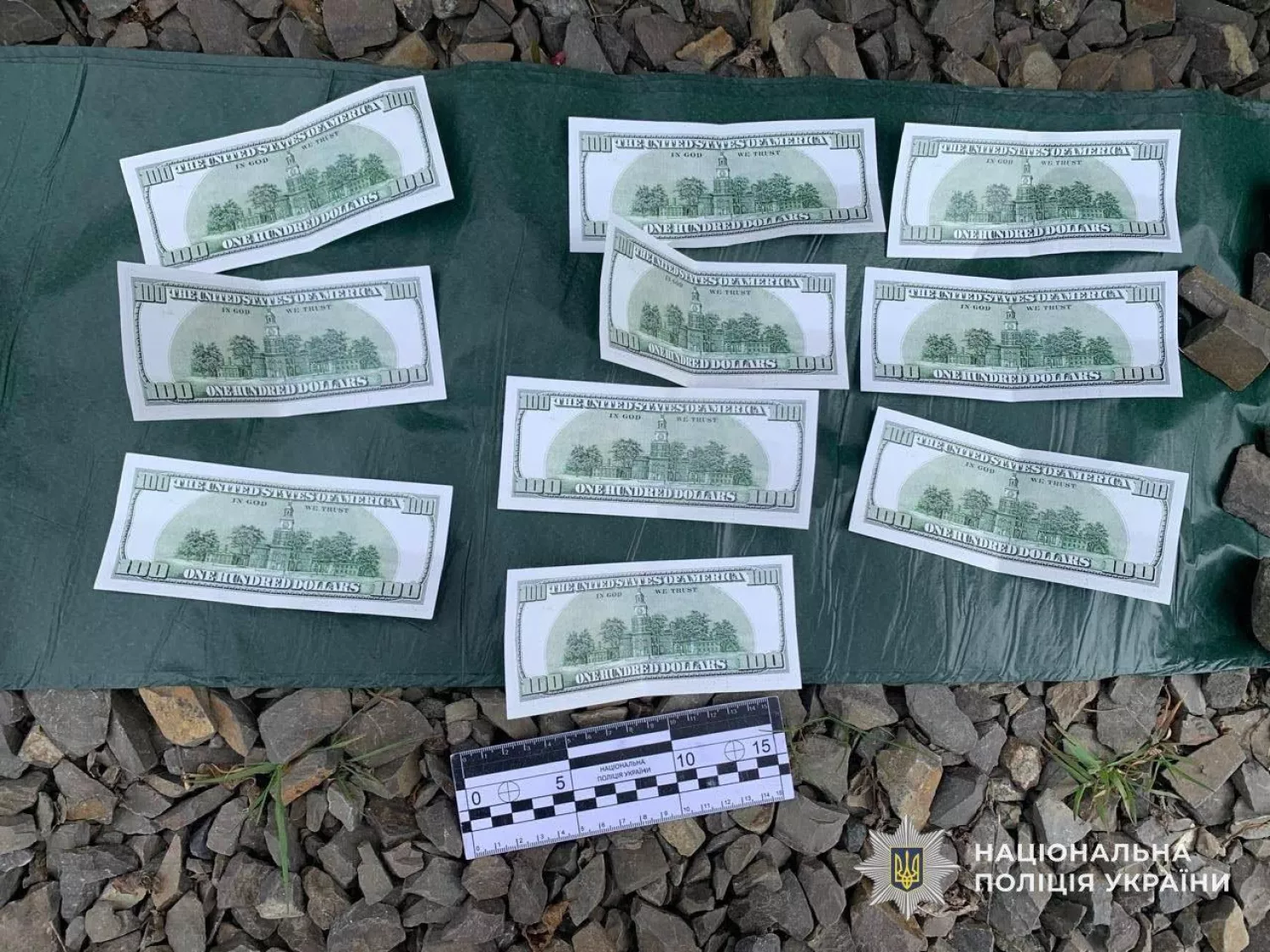 Матір намагалась здати власних дітей в оренду для жебракування на Закарпатті: фото Національної Поліції