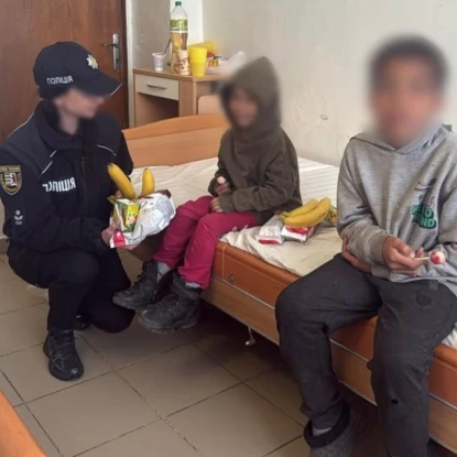 Матір намагалась здати власних дітей в оренду для жебракування на Закарпатті: фото Національної Поліції