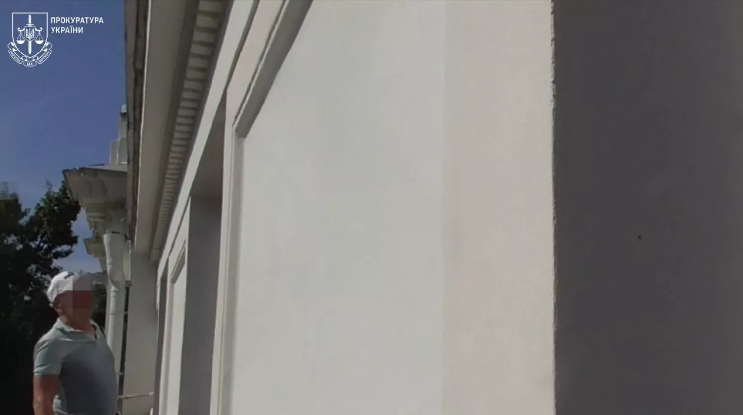 В Одесі будівельники підозрюють у підлозі документів при ремонті театру. Фото: Прокуратура Одеської області