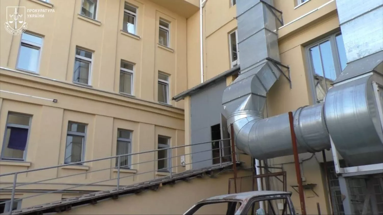 В Одесі будівельники підозрюють у підлозі документів при ремонті театру. Фото: Прокуратура Одеської області