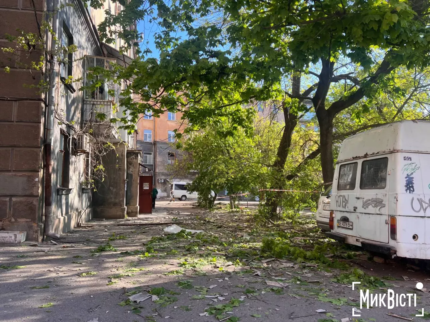 Наслідки атаки безпілотників на центр Миколаєва. Фото: NikVesti