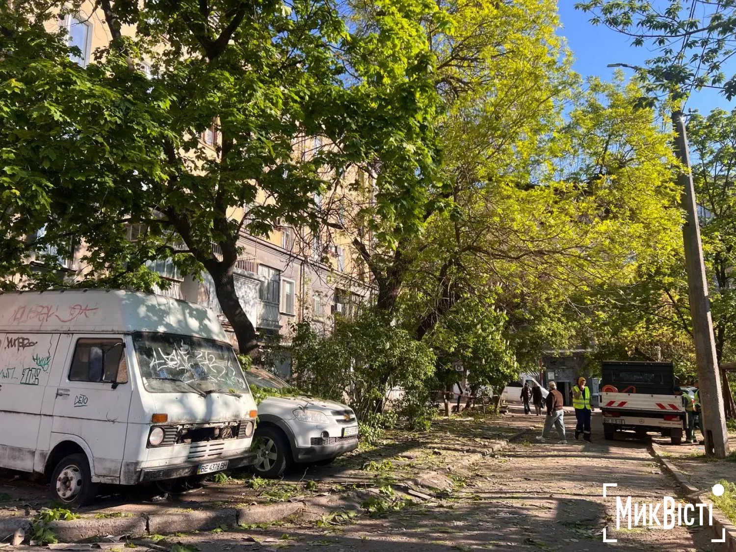 Наслідки атаки безпілотників на центр Миколаєва. Фото: NikVesti