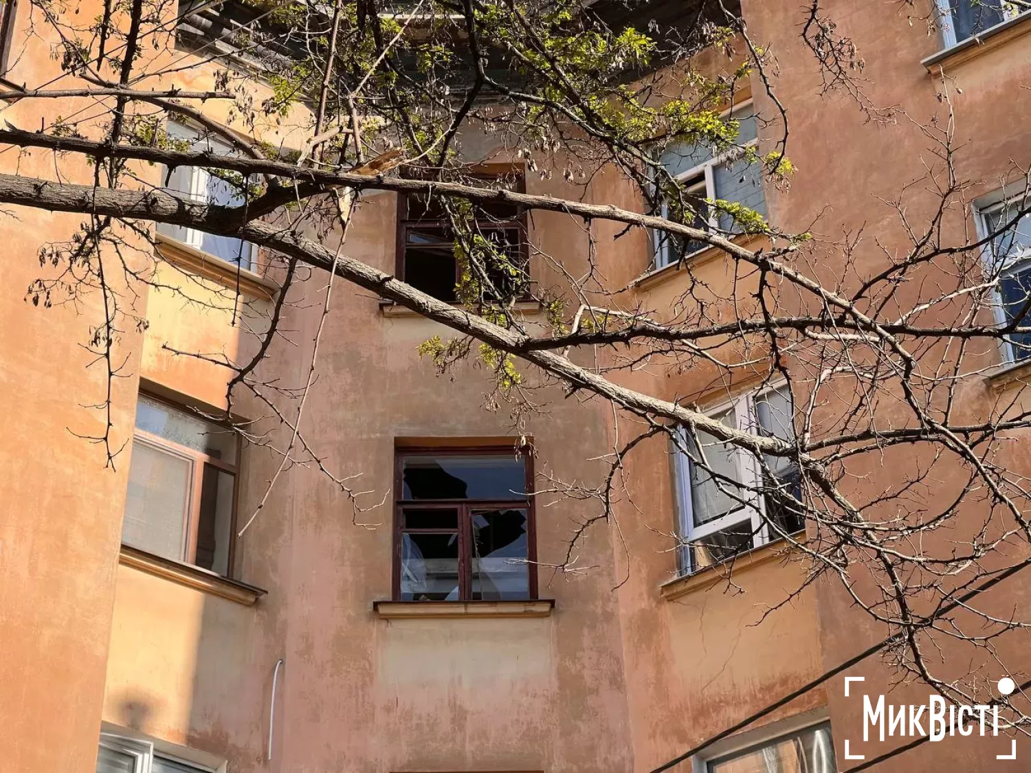 Наслідки атаки безпілотників на центр Миколаєва. Фото: NikVesti