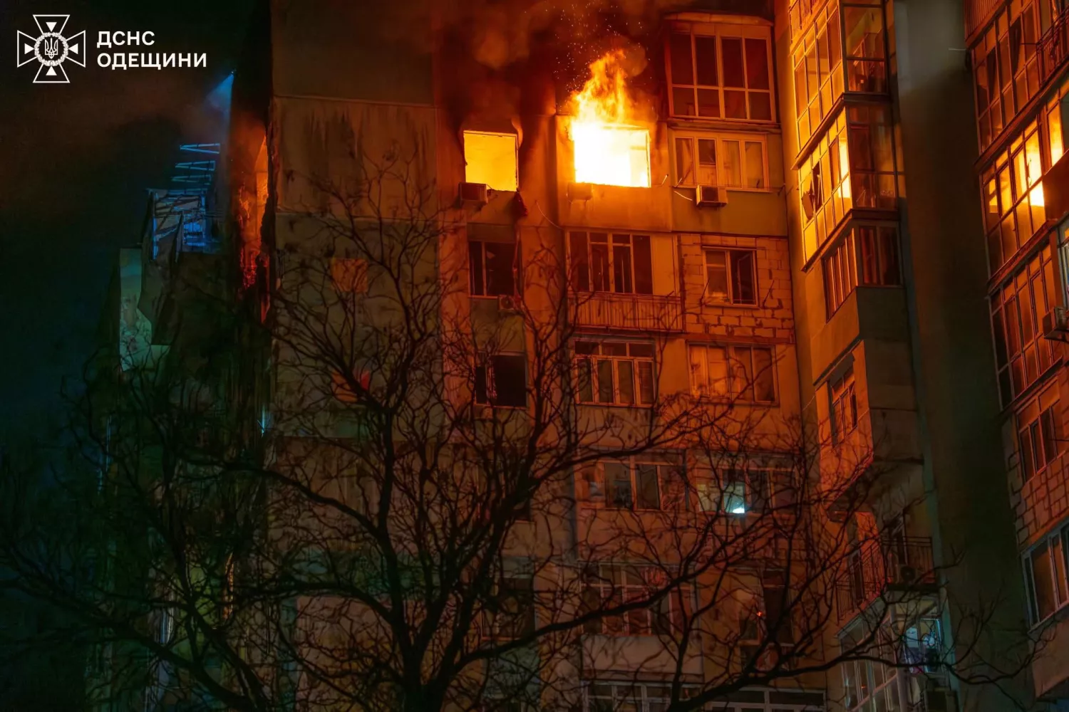 Наслідки обстрілу Одеси 1 травня. Фото: ДСНС