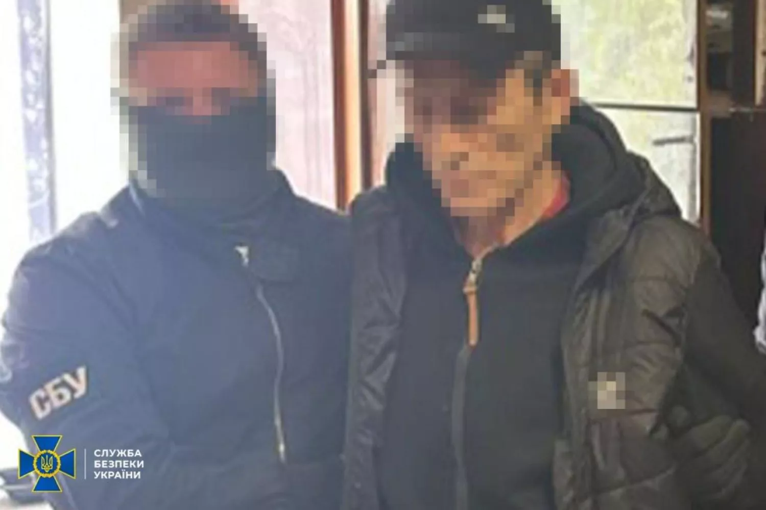 У Миколаєві затримали чоловіка, якого підозрюють у передачі даних про розміщення Сил оборони. Фото: СБУ
