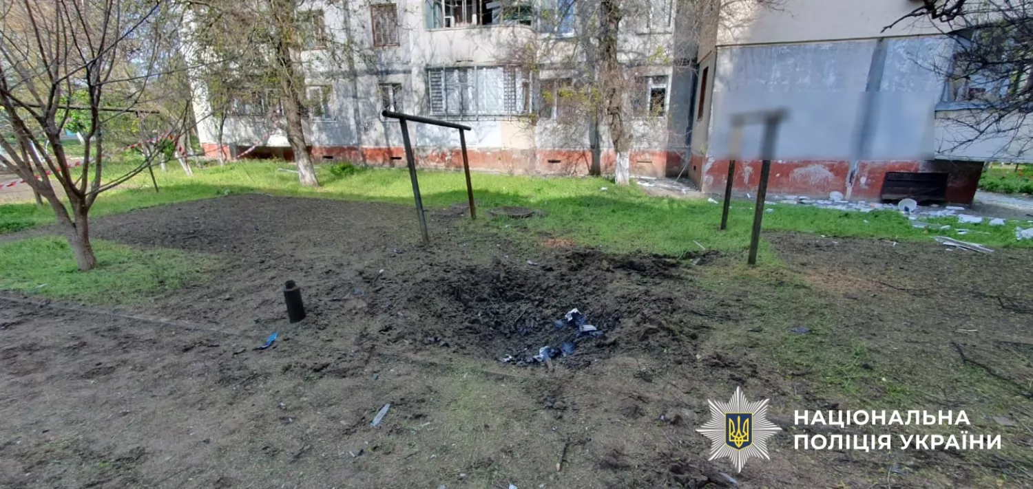 Поліція показала наслідки ударів по Херсону, фото Національної Поліції