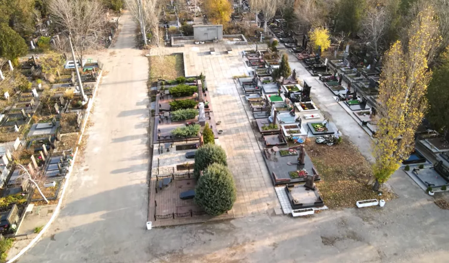Почесний сектор на Мішковському кладовищі. Скриншот з відео Skyward Cinematic Drone by Oleksandr Shevchenko