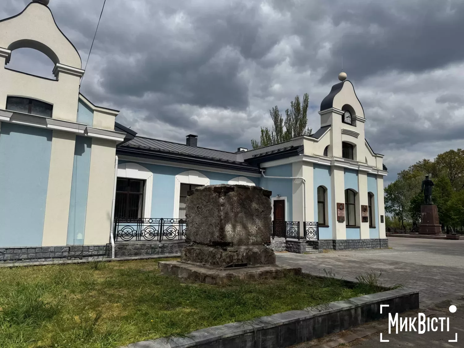 Памʼятний знак на честь заснування міста Миколаєва встановили в 1976 році. Фото: МикВісті