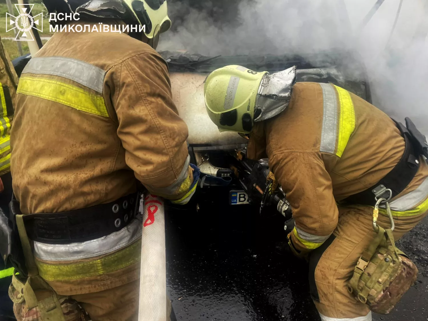 У Миколаївському районі на ходу загорілося авто, фото ДСНС Миколаївської області
