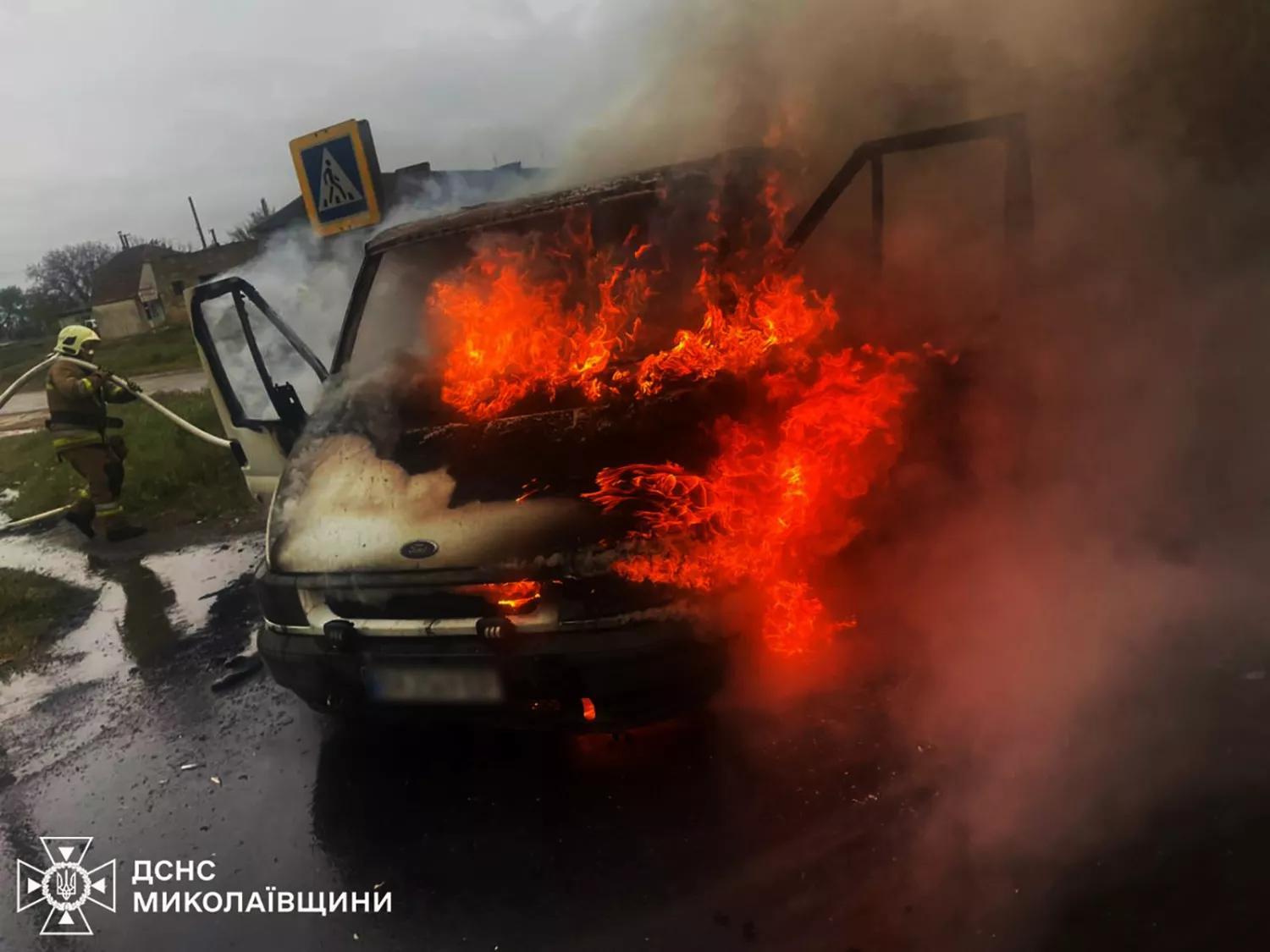 У Миколаївському районі на ходу загорілося авто, фото ДСНС Миколаївської області