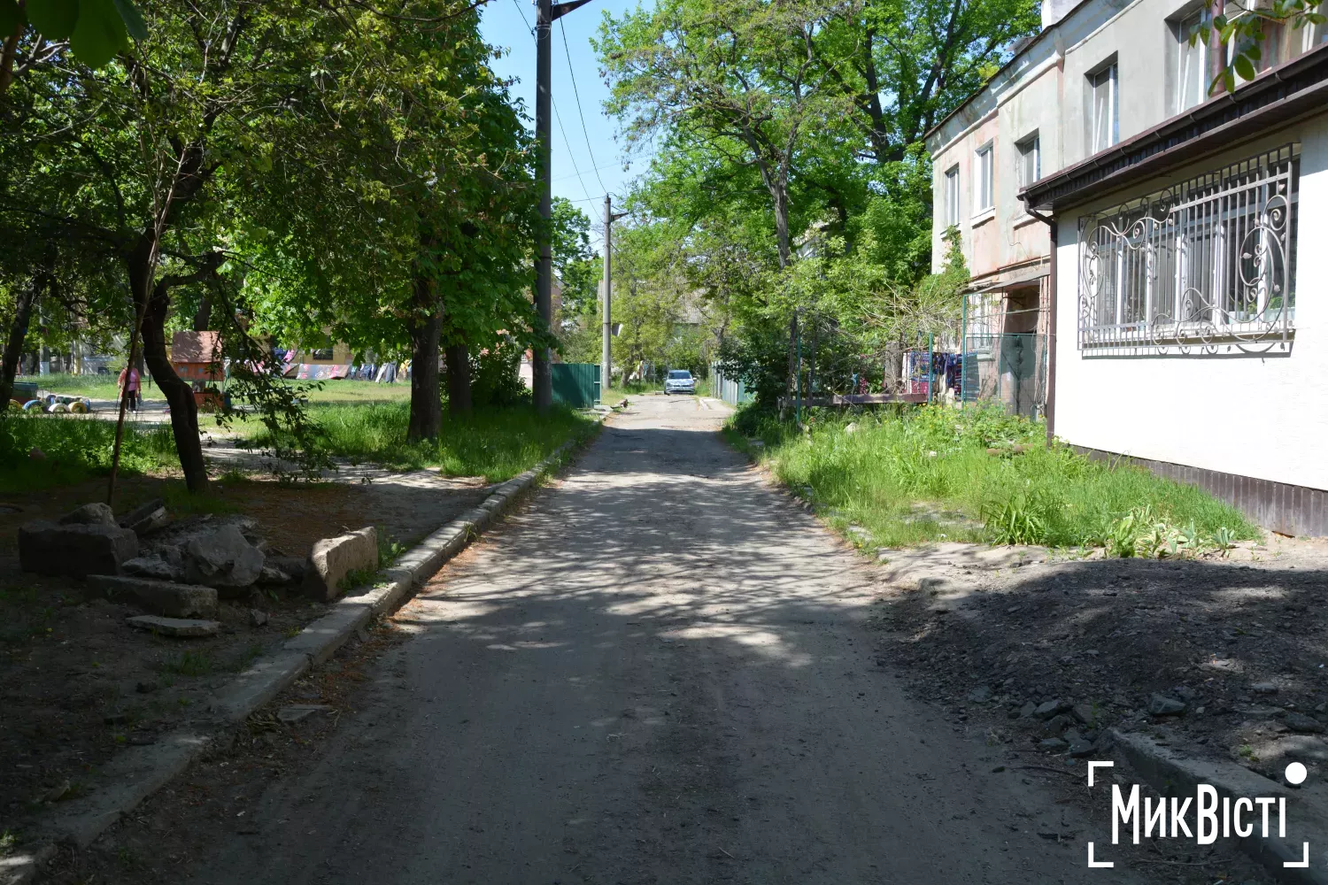 Стан тротуару по пр. Миру 9,9а,11 та вул. 1 Лінія 42,42а,44. Фото: НикВести