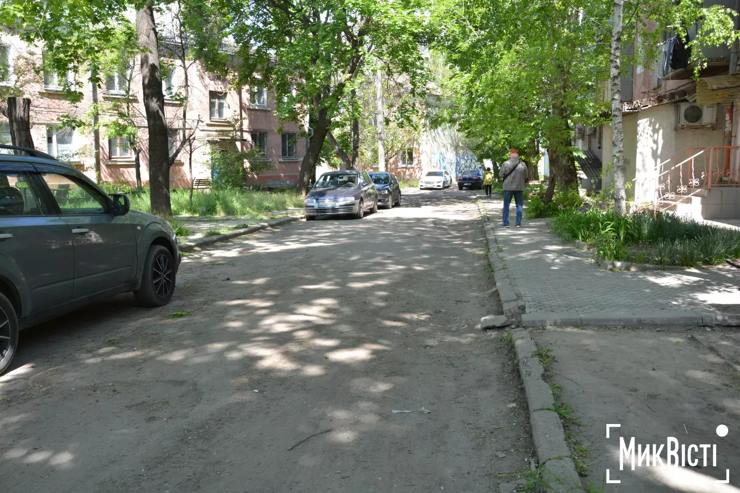 Стан тротуару по пр. Миру 9,9а,11 та вул. 1 Лінія 42,42а,44. Фото: НикВести
