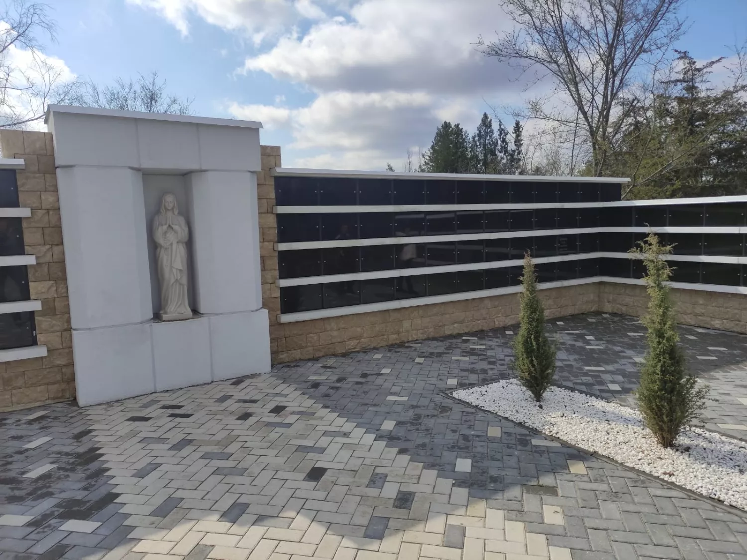 На Мішковському кладовищі у Миколаєві запрацював колумбарій. Фото: Миколаївська міська рада
