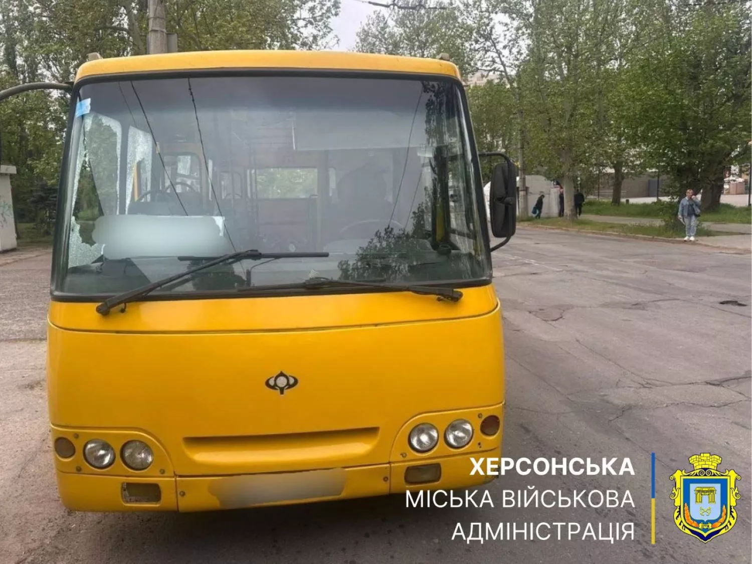 Російський дрон вдарив по маршрутці в Херсоні. Фото: МВА
