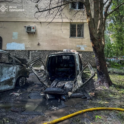 Наслідки атаки по Одесі 13 травня 2026 року. Фото: ДСНС