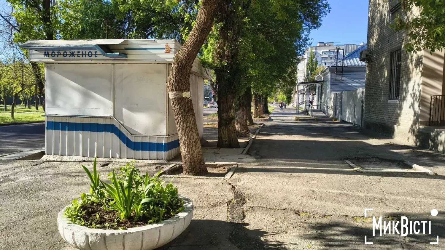 Кіоск по вул. Садовій, 30, який мають демонтувати. Фото: МикВісті