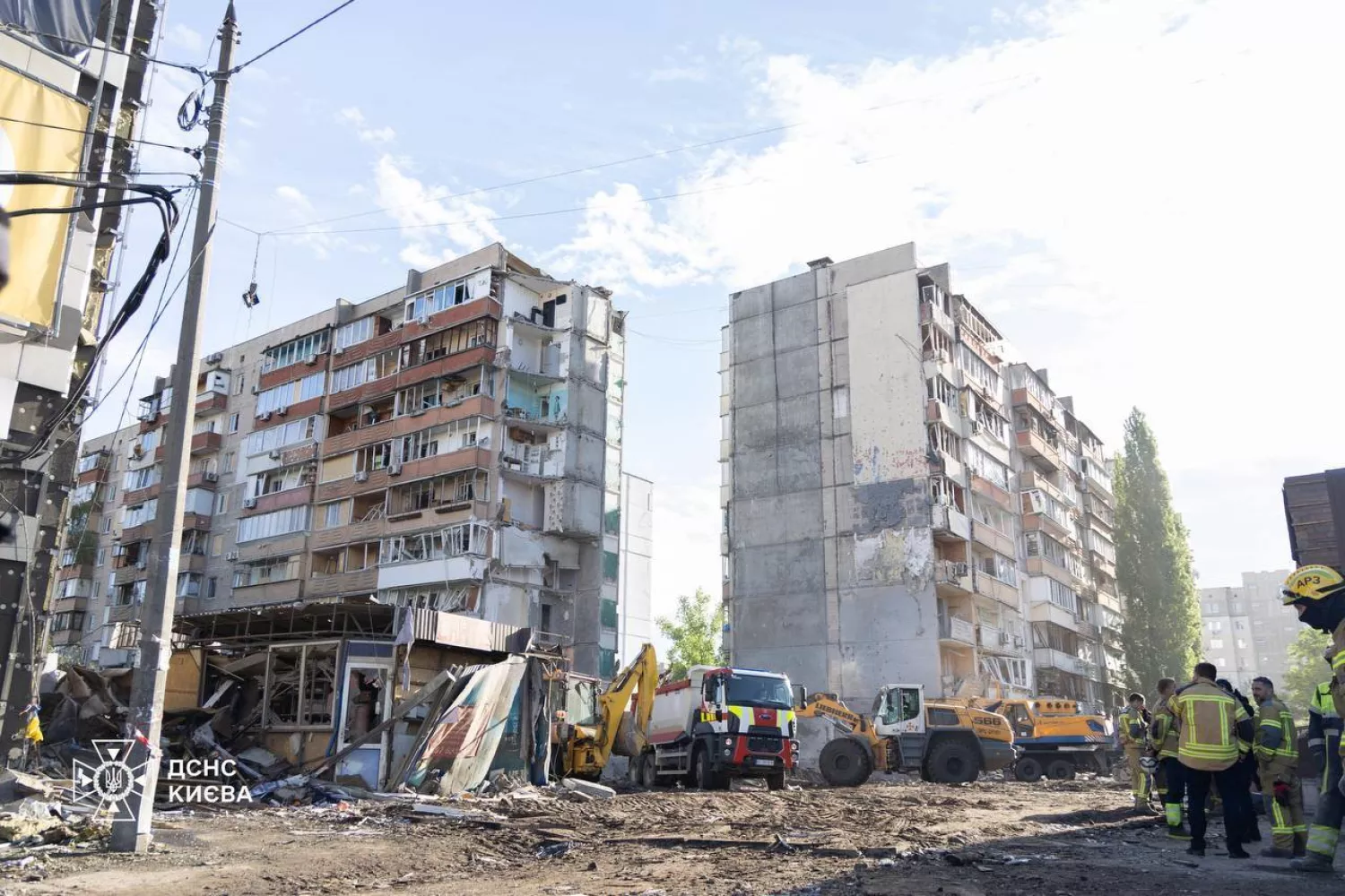 Наслідки атаки по Києву 14 травня 2026 року. Фото: ДСНС