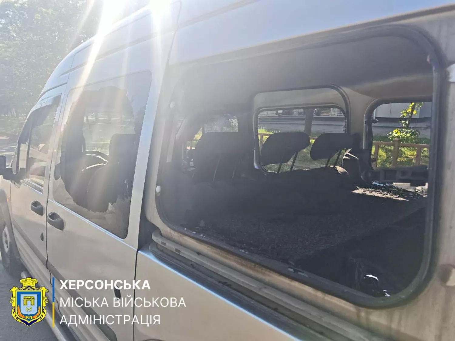 У центрі Херсона 15 травня дрон атакував автомобіль із людьми. Фото: МВА