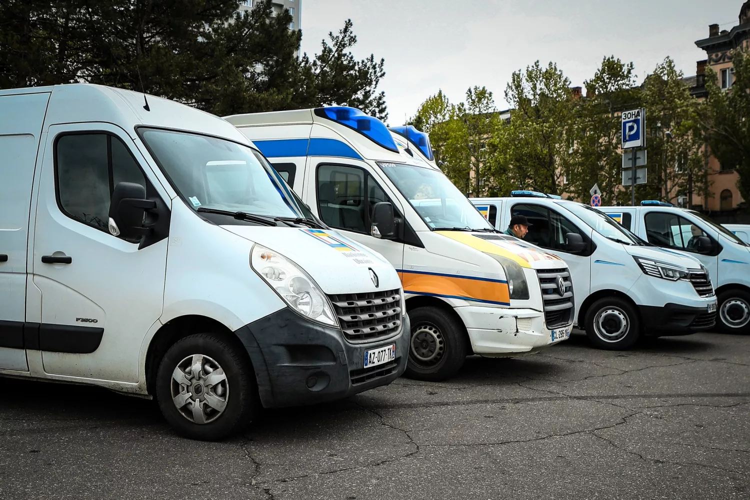 Французькі партнери передали Миколаєву дев’ять авто та три швидкі. Фото: Миколаївська міськрада