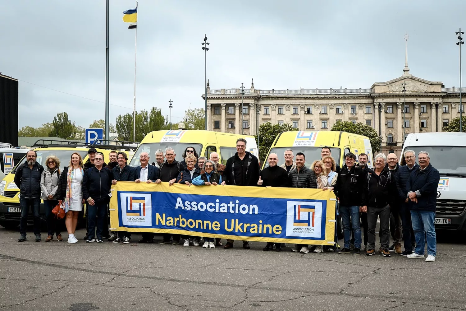 Французькі партнери передали Миколаєву дев’ять авто та три швидкі. Фото: Миколаївська міськрада