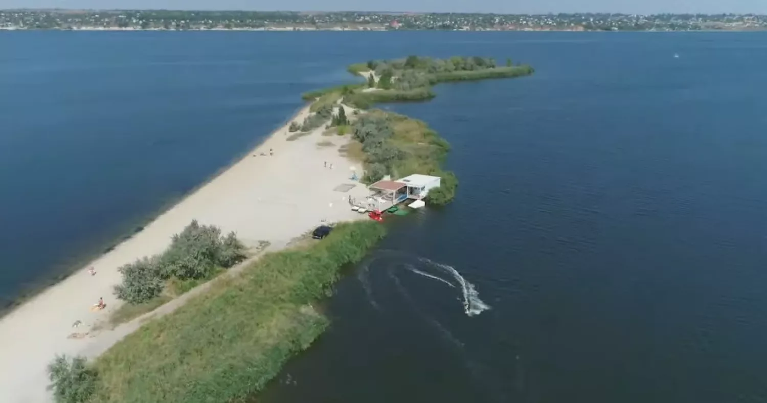 Піщана коса на Намиві у Миколаєві у 2021 році. Скриншот з відео про косу