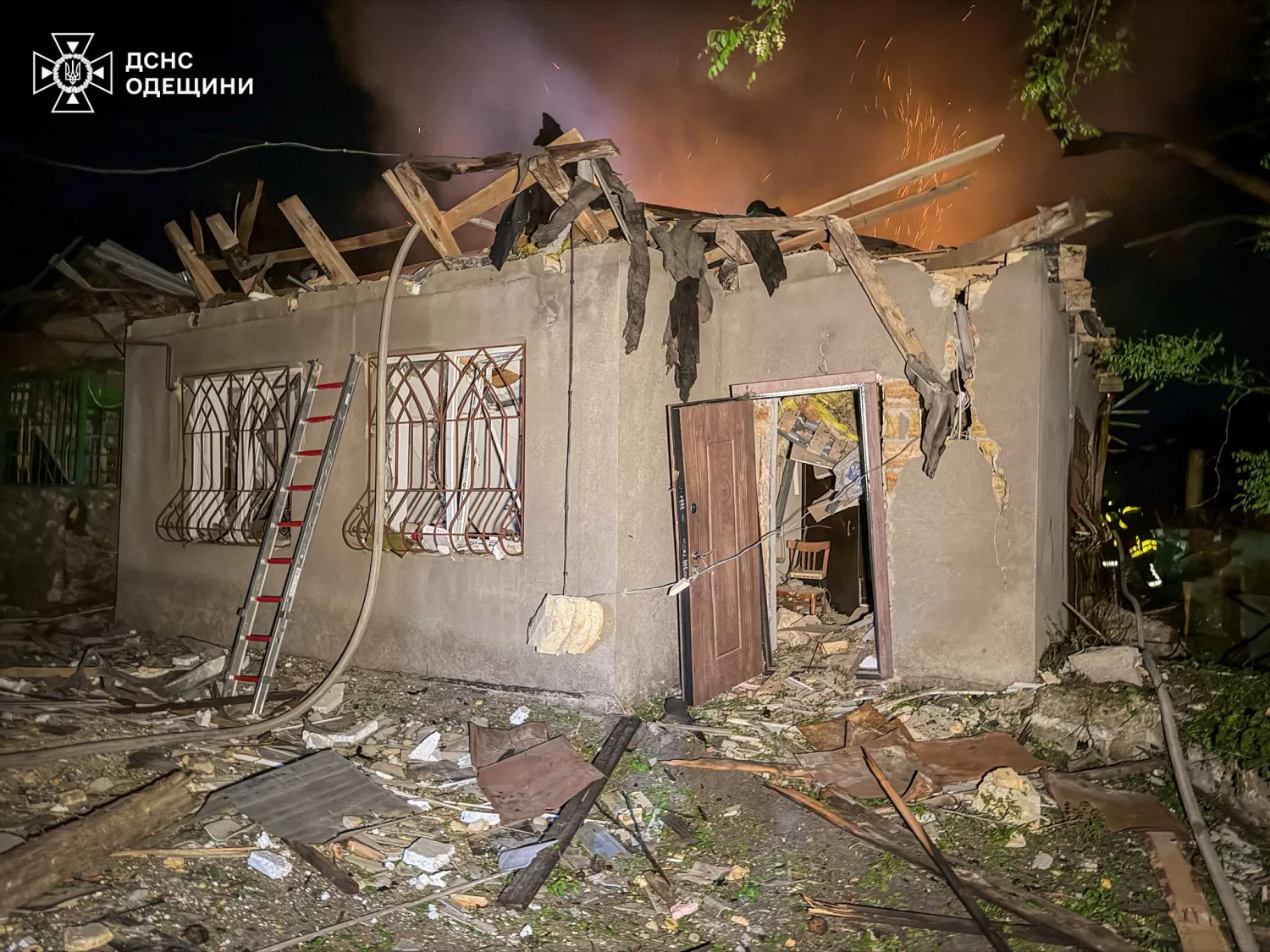 Наслідки обстрілу Одещини 18 травня. Фото: ДСНС