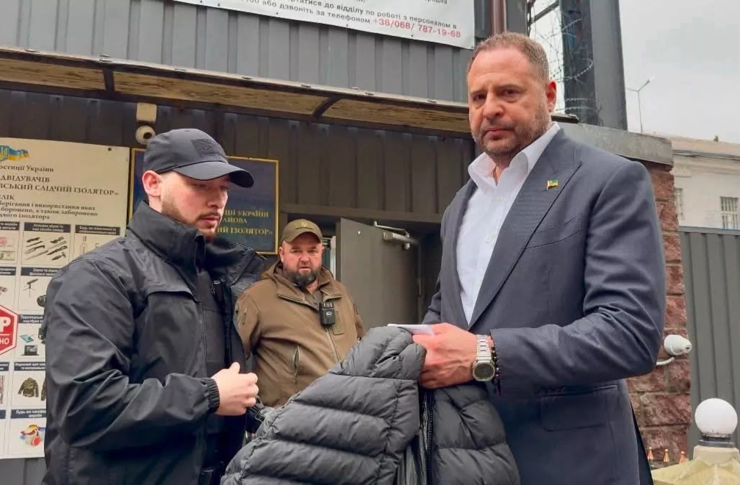 Ексголова Офісу президента Андрій Єрмак на виході із СІЗО після того, як за нього внесли заставу 18 травня. Фото: УП