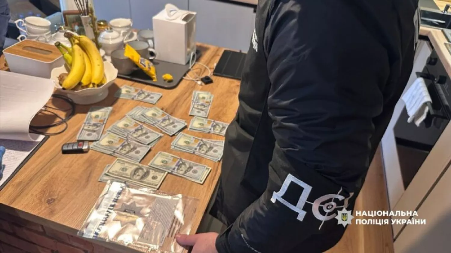 Затримали директора, заступника директора та секретаря навчального закладу. Фото: Нацполіція