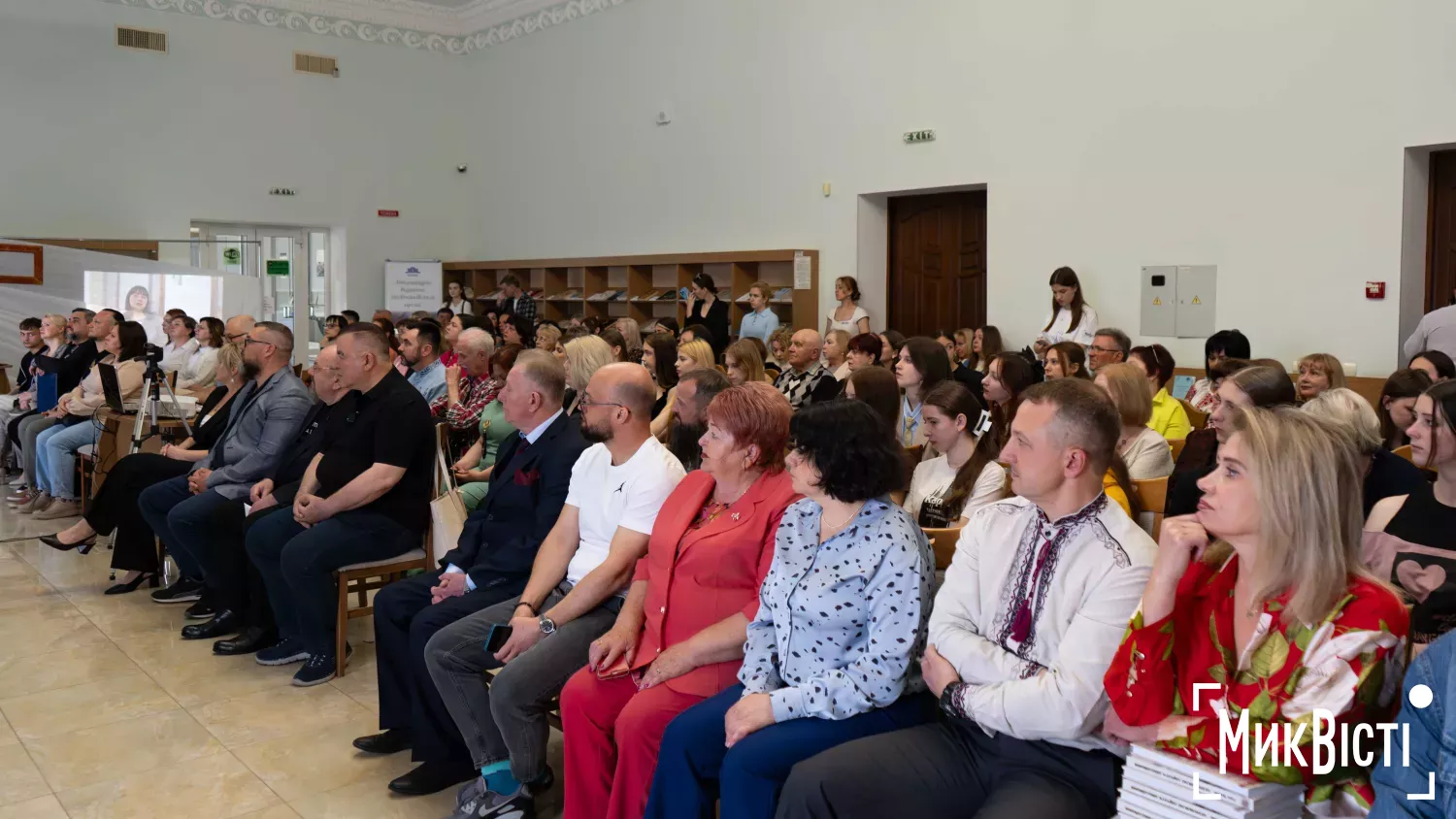 У Миколаєві відзначили 65-річчя заснування Національної премії України імені Тараса Шевченка. Фото: NikVesti