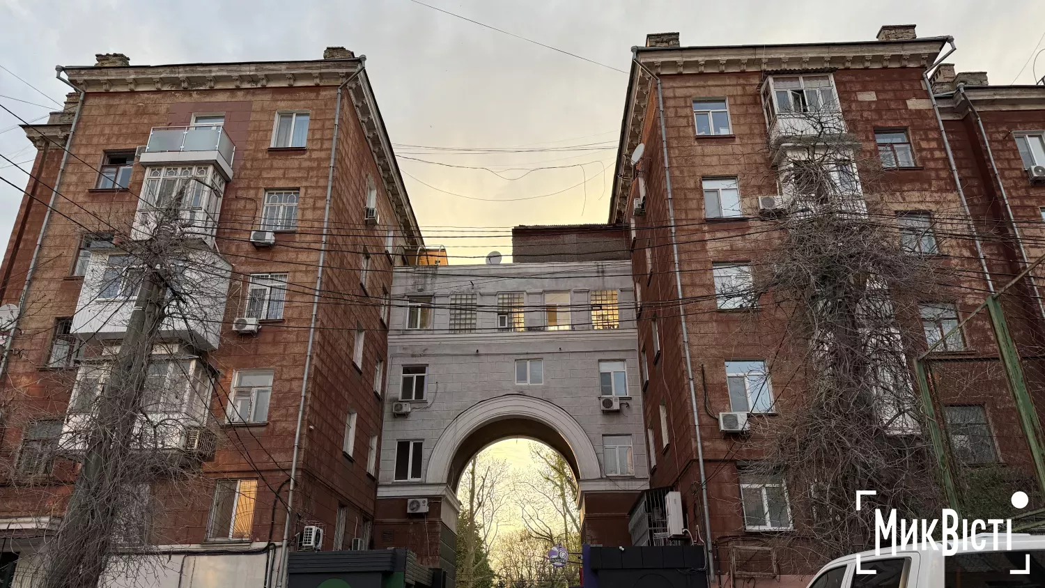 На першому поверсі по вулиці Соборна, 2/2 також продавали майно. Фото: МикВісті