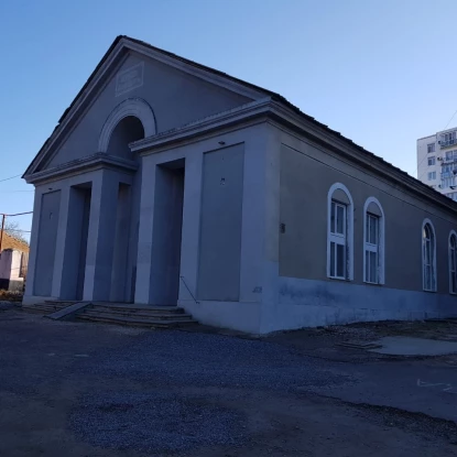 Нежитлова будівля по вулиці Ольшанців, яку продали на аукціоні за 4,2 мільйона гривень. Фото: аукціон
